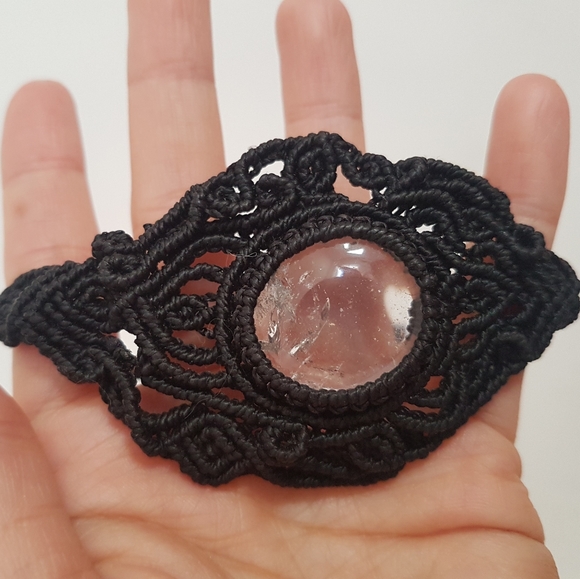 Handmade macrame bracelet - Picture 5 of 5